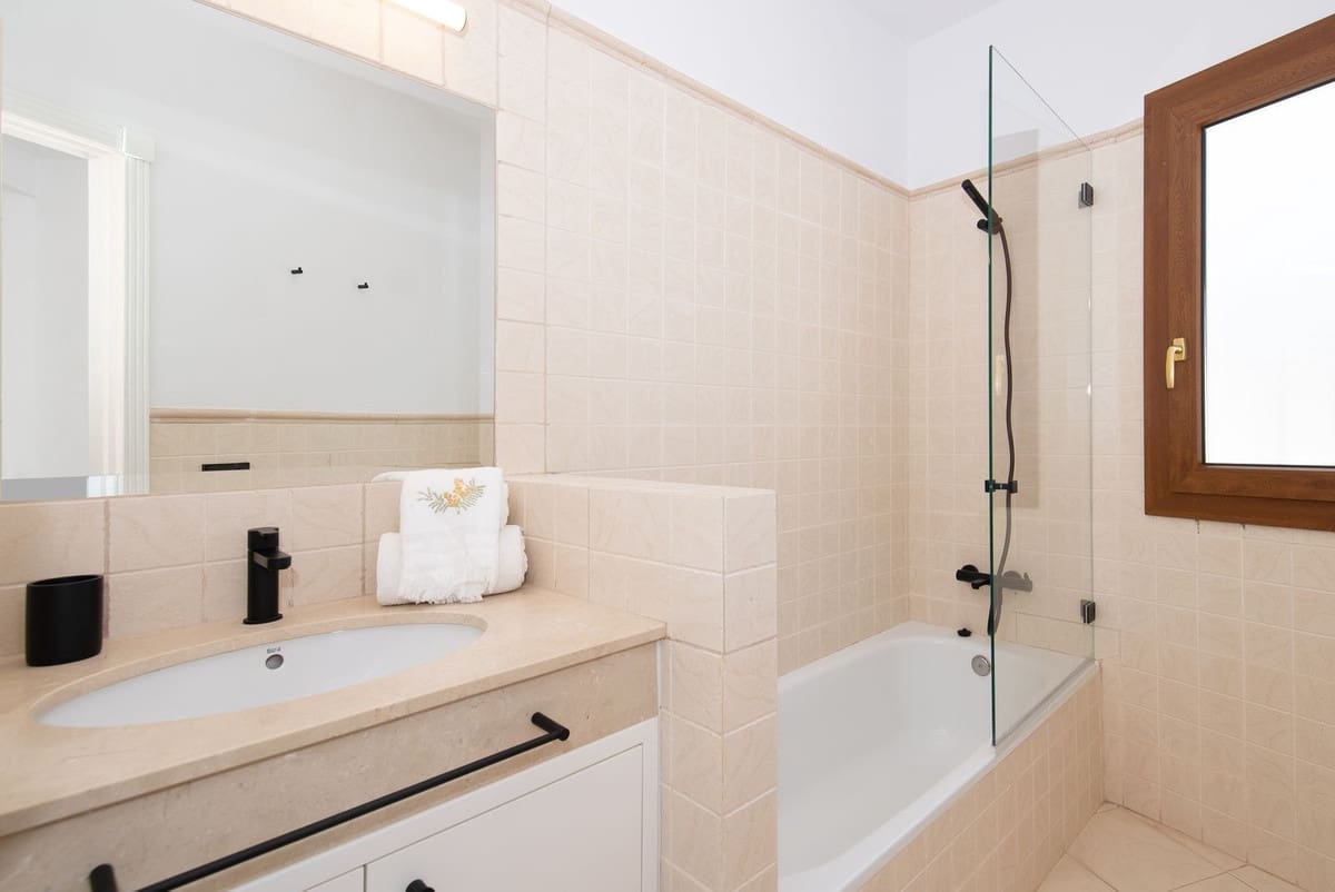 5 sypialnia Willa na sprzedaż w Marbella z basenem garażem - 2 295 000 € (Ref: 7546099)