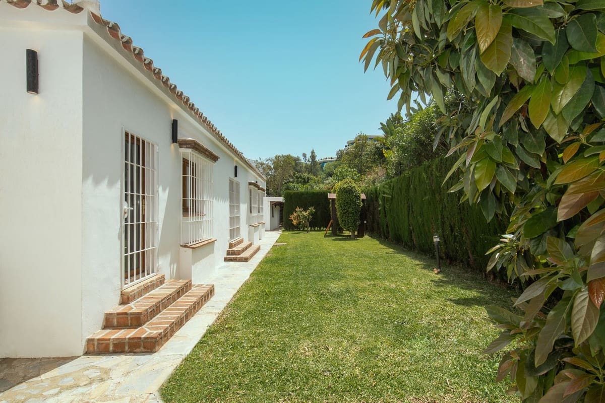 5 sypialnia Willa na sprzedaż w Marbella z basenem garażem - 2 295 000 € (Ref: 7546099)