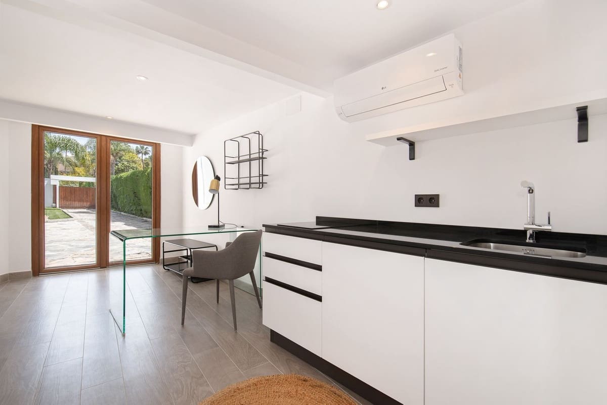 5 sypialnia Willa na sprzedaż w Marbella z basenem garażem - 2 295 000 € (Ref: 7546099)