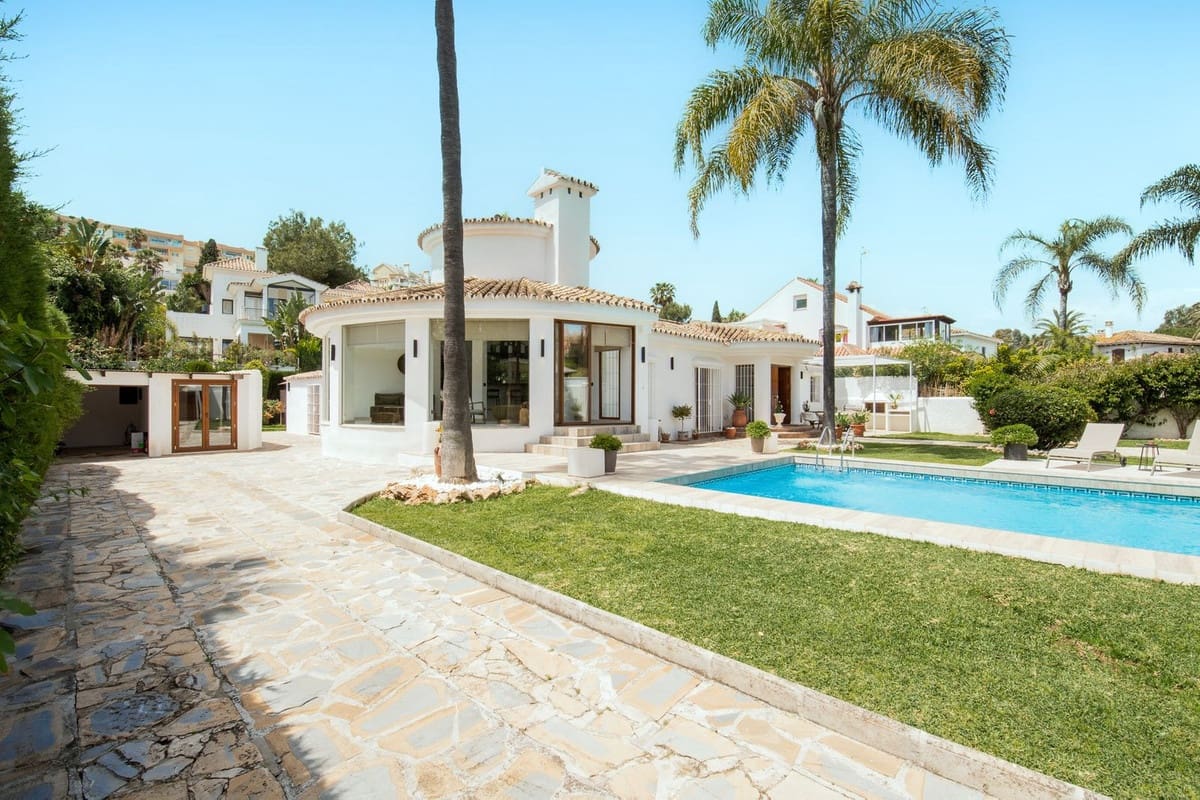 5 sypialnia Willa na sprzedaż w Marbella z basenem garażem - 2 295 000 € (Ref: 7546099)