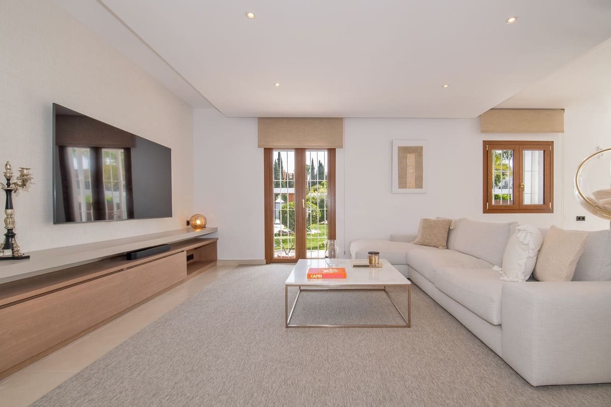 5 sypialnia Willa na sprzedaż w Marbella z basenem garażem - 2 295 000 € (Ref: 7546099)