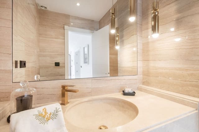 5 sypialnia Willa na sprzedaż w Marbella z basenem garażem - 2 295 000 € (Ref: 7546099)