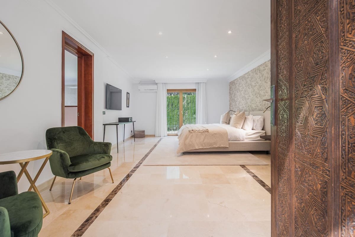 5 sypialnia Willa na sprzedaż w Marbella z basenem garażem - 2 295 000 € (Ref: 7546099)