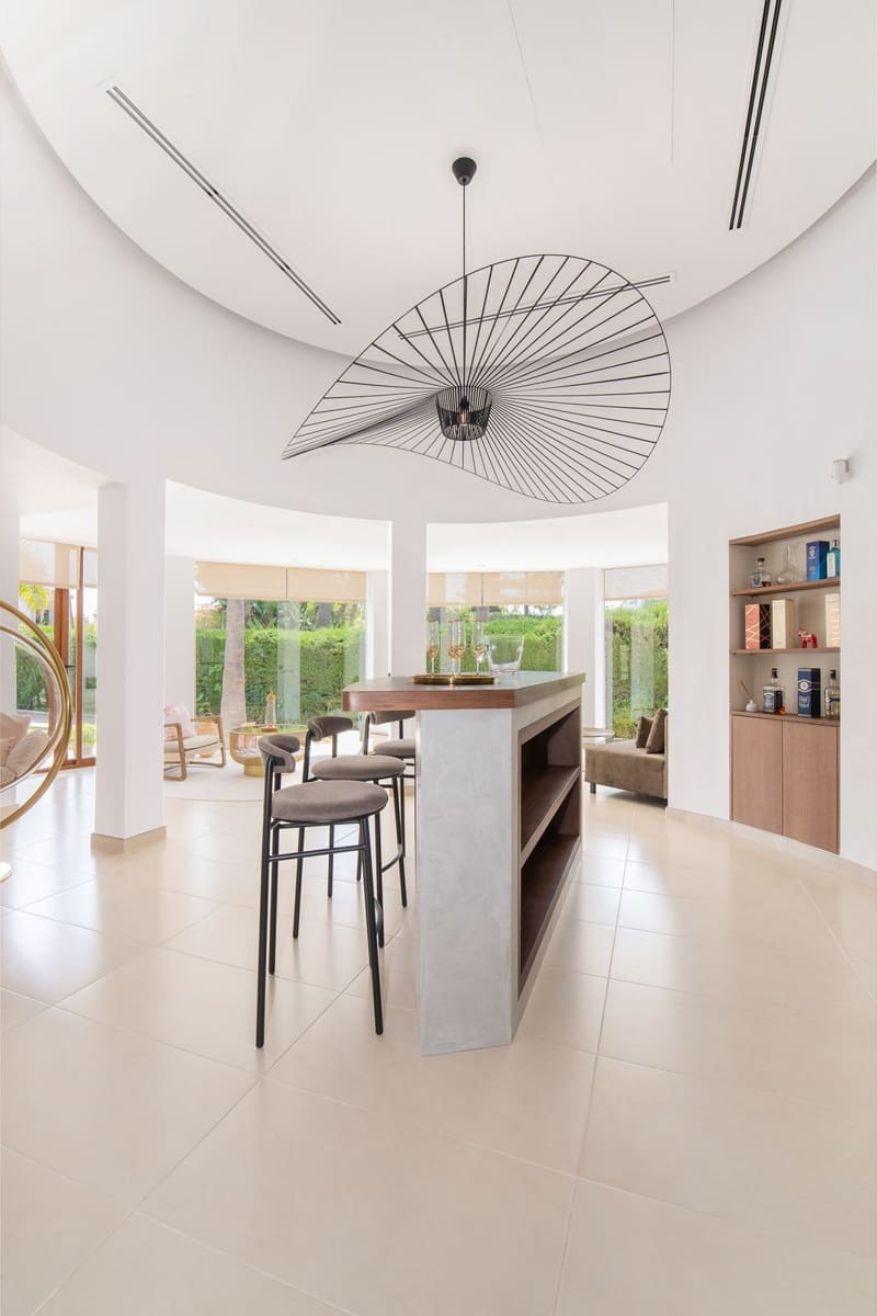 5 bedroom Villa for sale in Marbella with pool garage - € 2,295,000 (Ref: 7546099)