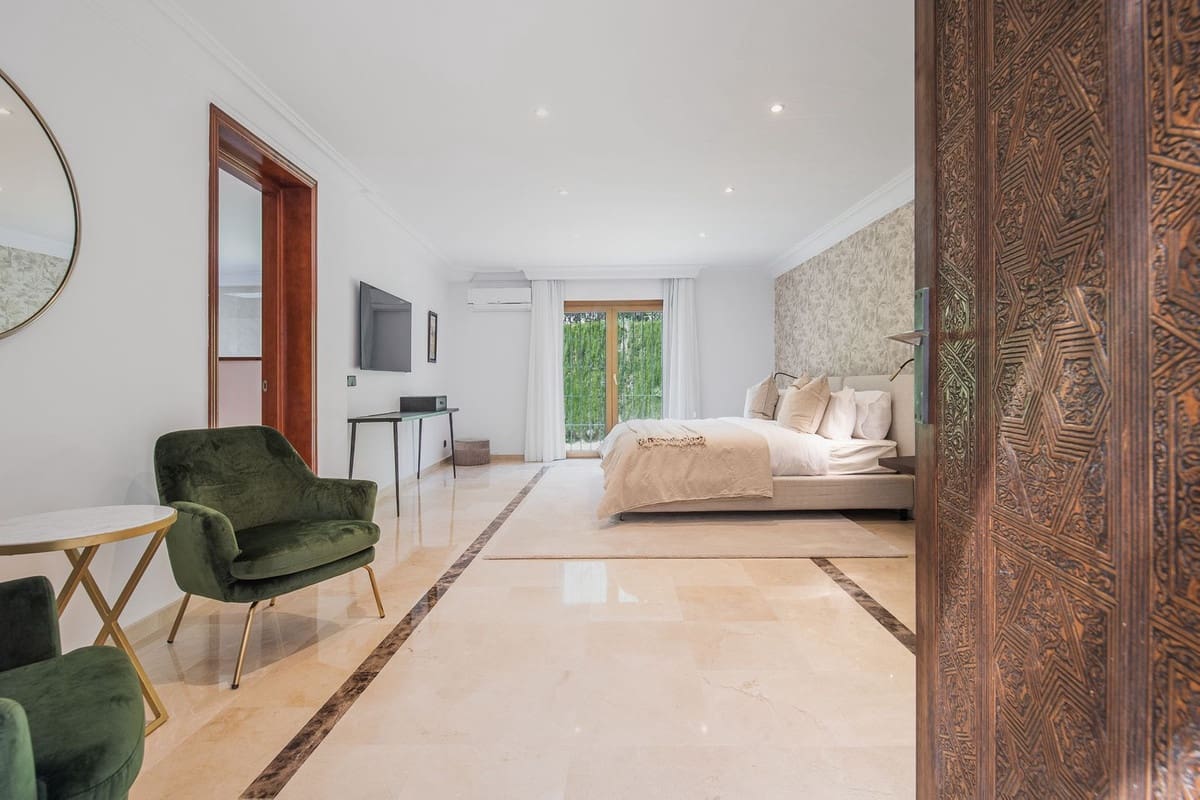 5 bedroom Villa for sale in Marbella with pool garage - € 2,295,000 (Ref: 7546099)