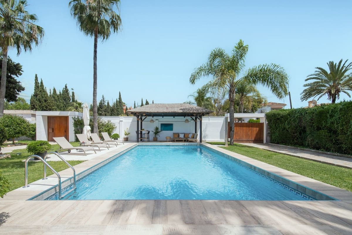 5 bedroom Villa for sale in Marbella with pool garage - € 2,295,000 (Ref: 7546099)