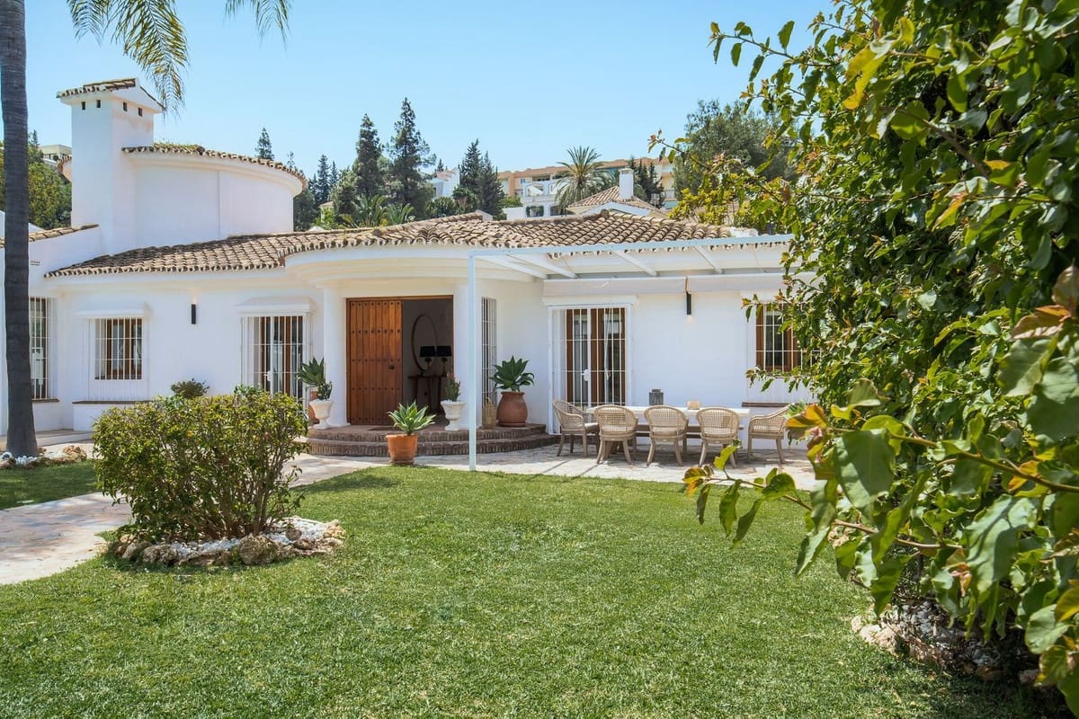 5 bedroom Villa for sale in Marbella with pool garage - € 2,295,000 (Ref: 7546099)
