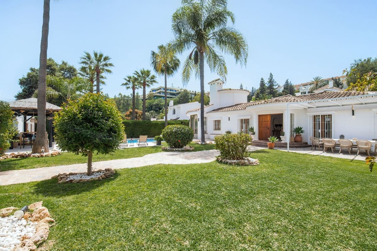 5 bedroom Villa for sale in Marbella with pool garage - € 2,295,000 (Ref: 7546099)