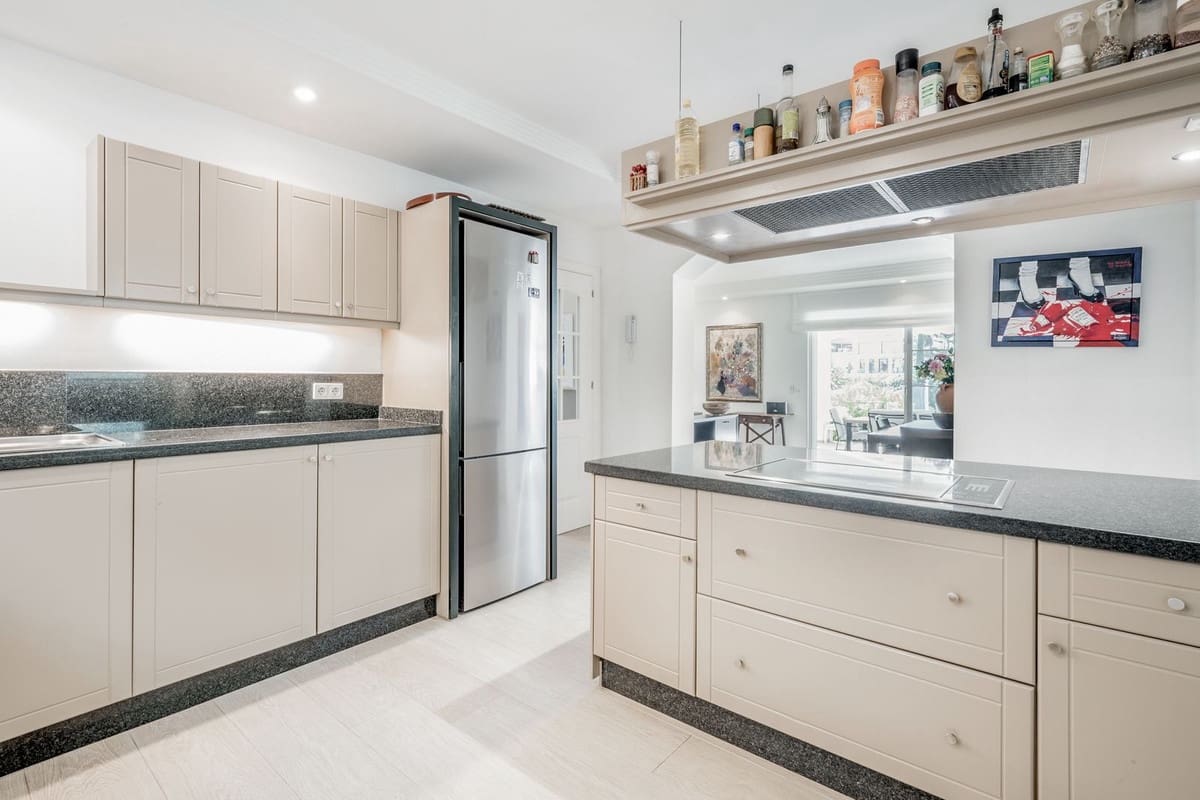 4 sypialnia Willa na sprzedaż w Benahavis z basenem garażem - 2 250 000 € (Ref: 7546103)