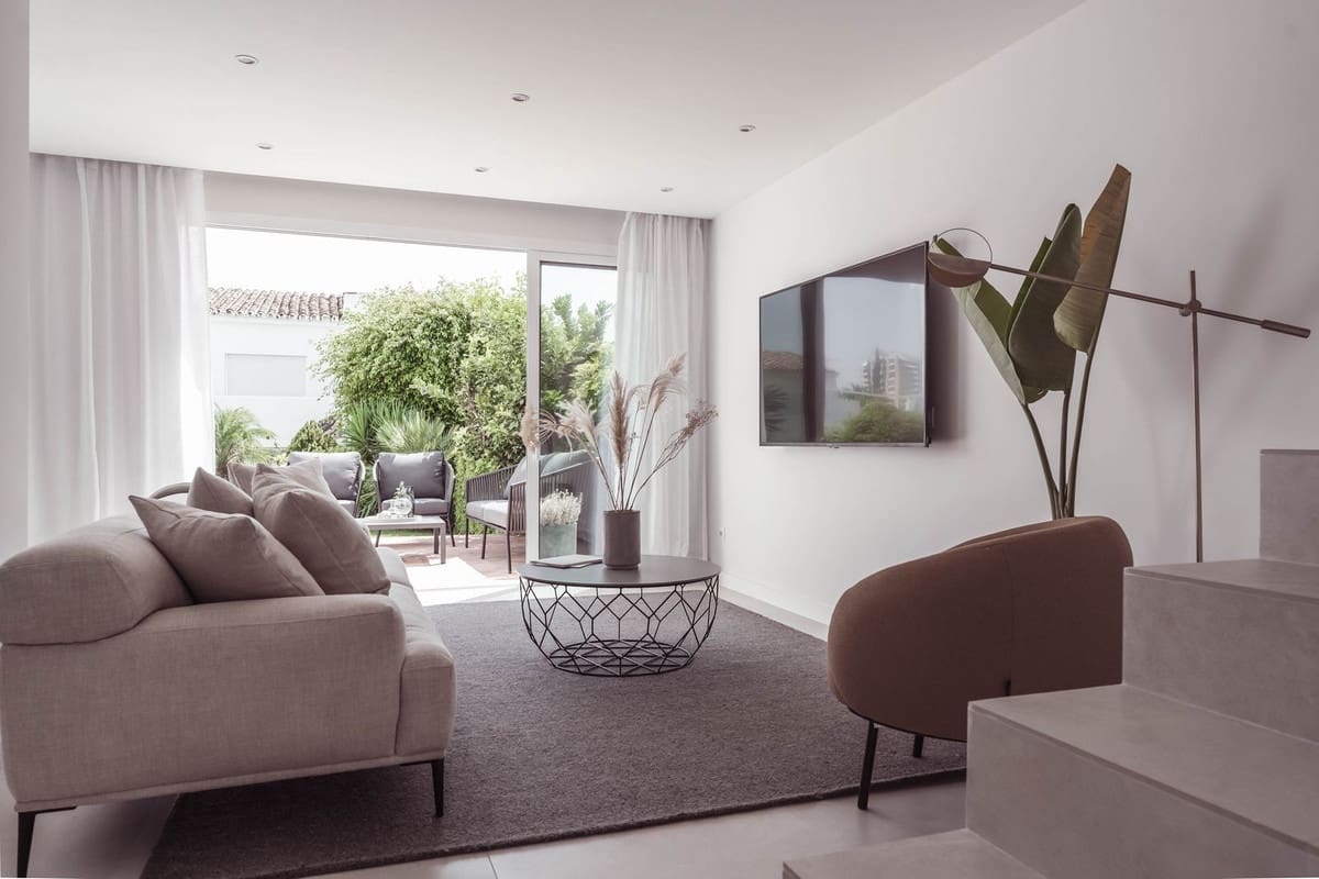 3 sypialnia Dom na sprzedaż w Marbella z basenem garażem - 895 000 € (Ref: 7546116)