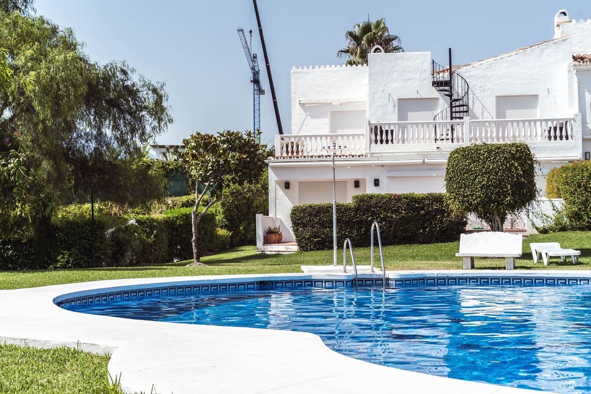 3 sypialnia Dom na sprzedaż w Marbella z basenem garażem - 895 000 € (Ref: 7546116)