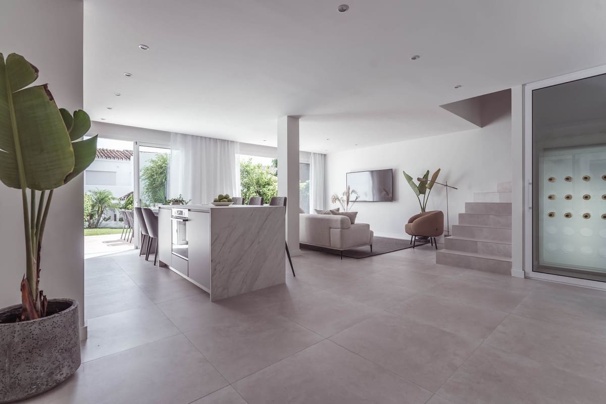 3 sypialnia Dom na sprzedaż w Marbella z basenem garażem - 895 000 € (Ref: 7546116)