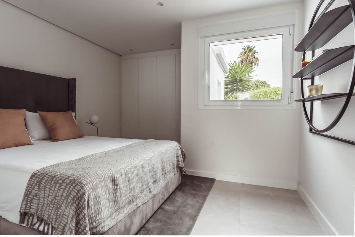 3 sypialnia Dom na sprzedaż w Marbella z basenem garażem - 895 000 € (Ref: 7546116)