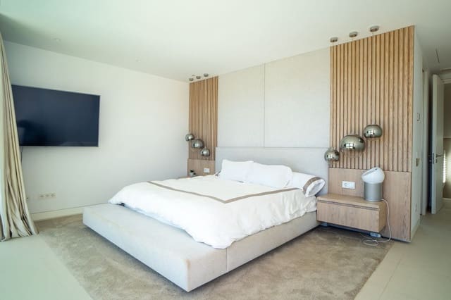 4 sypialnia Willa na sprzedaż w Marbella z basenem garażem - 2 990 000 € (Ref: 7546139)