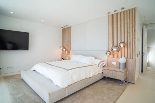 4 sypialnia Willa na sprzedaż w Marbella z basenem garażem - 2 990 000 € (Ref: 7546139)