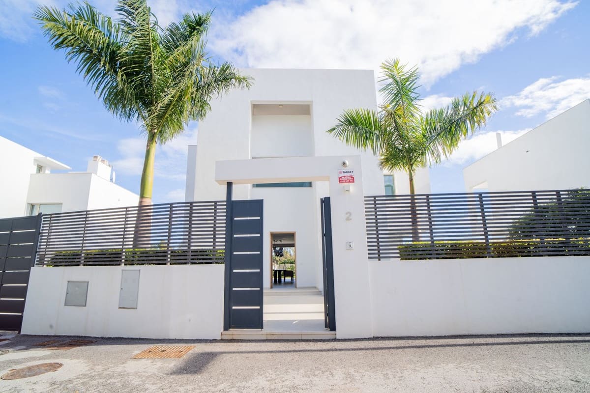 4 bedroom Villa for sale in Marbella with pool garage - € 2,990,000 (Ref: 7546139)