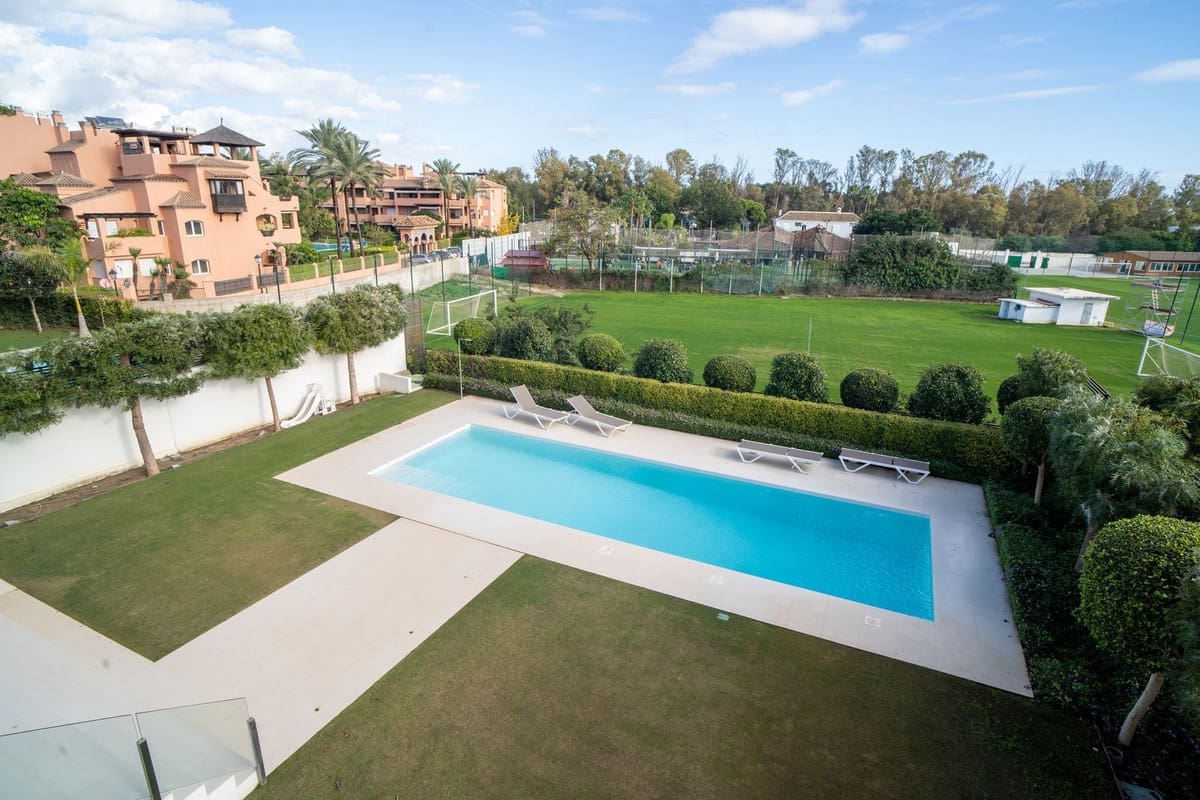 4 bedroom Villa for sale in Marbella with pool garage - € 2,990,000 (Ref: 7546139)