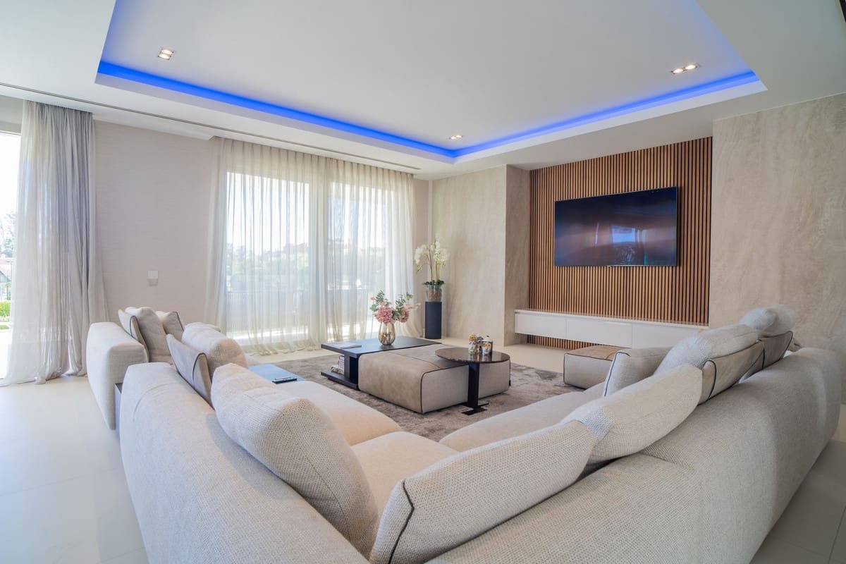 4 bedroom Villa for sale in Marbella with pool garage - € 2,990,000 (Ref: 7546139)