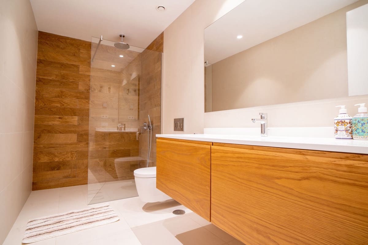 4 bedroom Villa for sale in Marbella with pool garage - € 2,990,000 (Ref: 7546139)