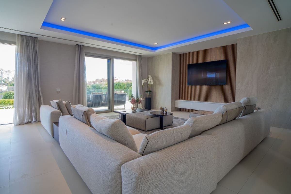 4 bedroom Villa for sale in Marbella with pool garage - € 2,990,000 (Ref: 7546139)