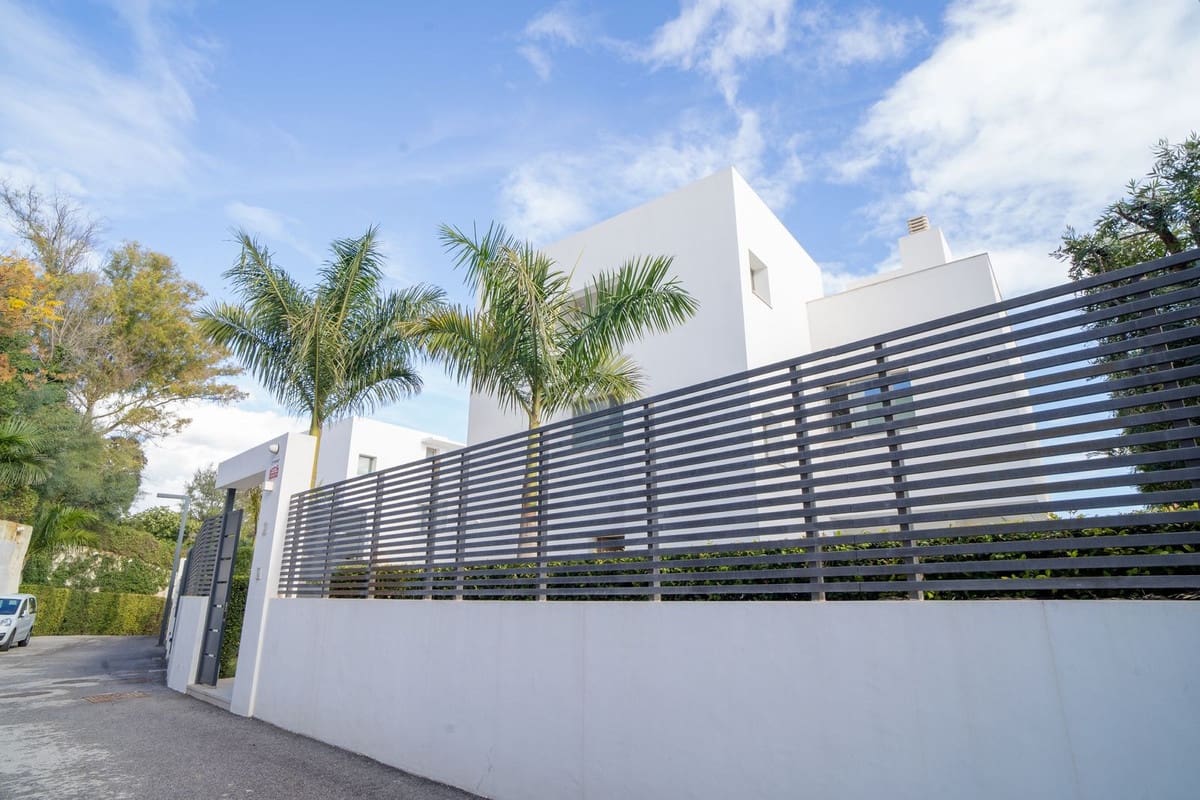 4 bedroom Villa for sale in Marbella with pool garage - € 2,990,000 (Ref: 7546139)