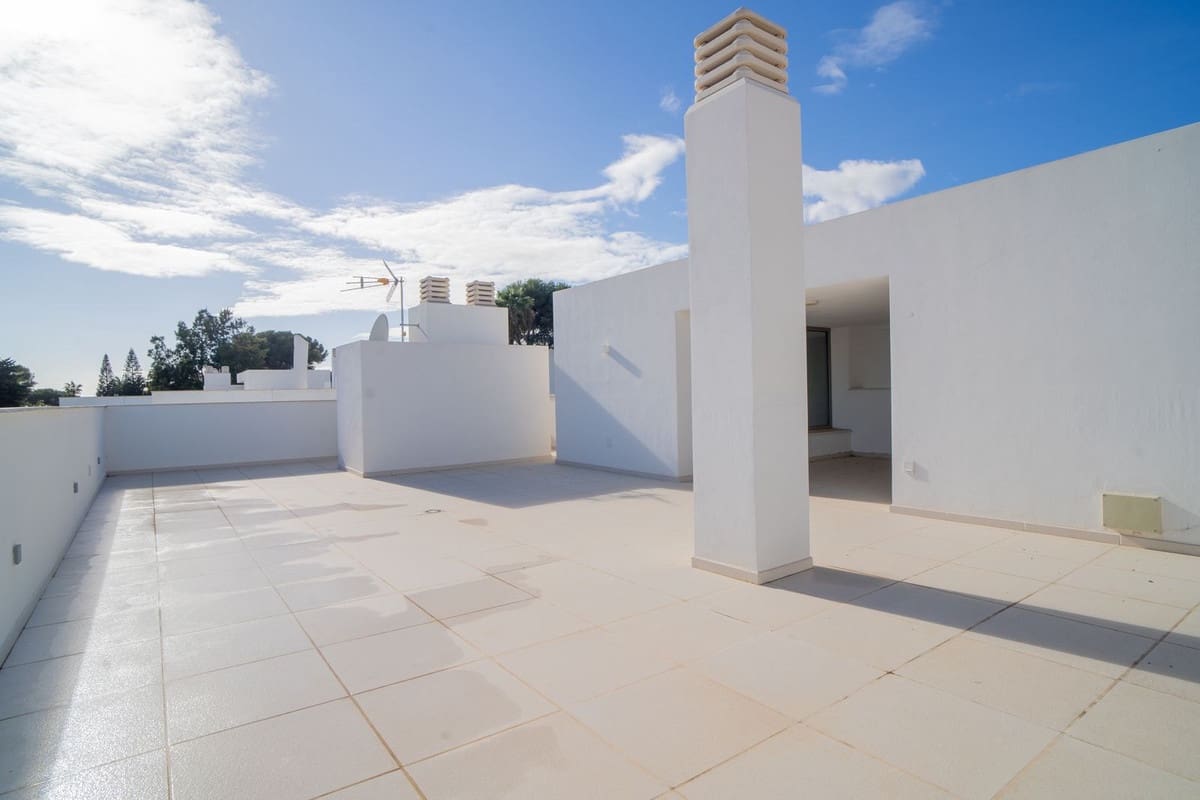 4 bedroom Villa for sale in Marbella with pool garage - € 2,990,000 (Ref: 7546139)
