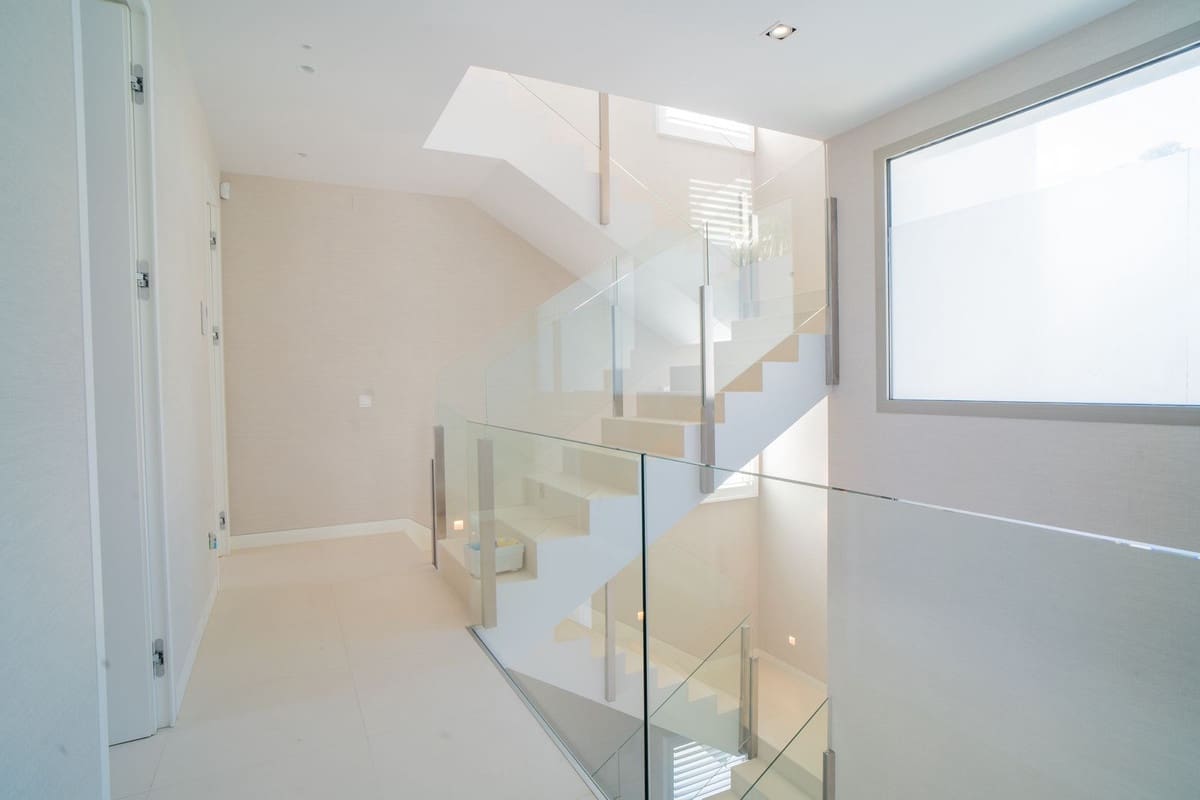 4 bedroom Villa for sale in Marbella with pool garage - € 2,990,000 (Ref: 7546139)