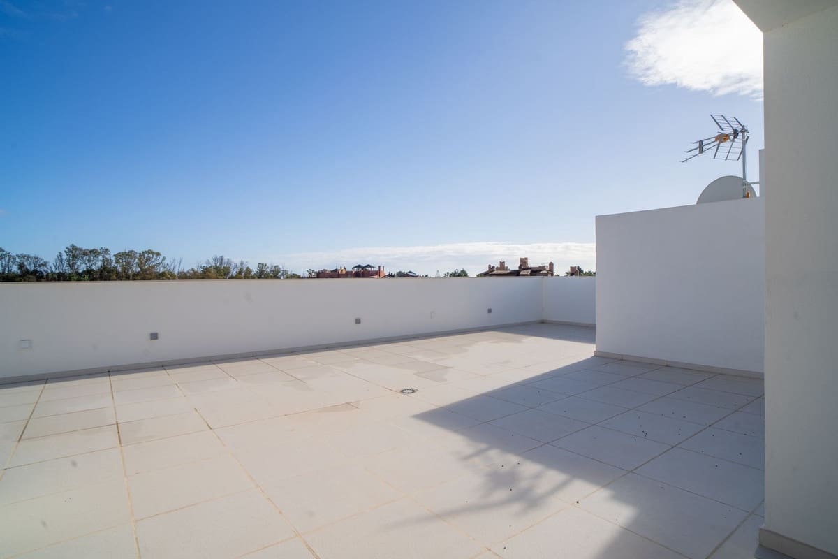 4 bedroom Villa for sale in Marbella with pool garage - € 2,990,000 (Ref: 7546139)