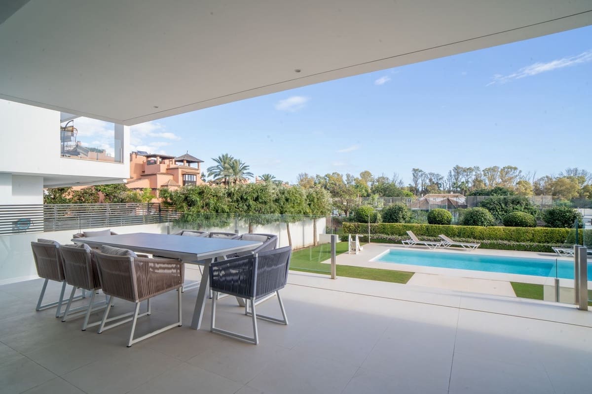 4 bedroom Villa for sale in Marbella with pool garage - € 2,990,000 (Ref: 7546139)