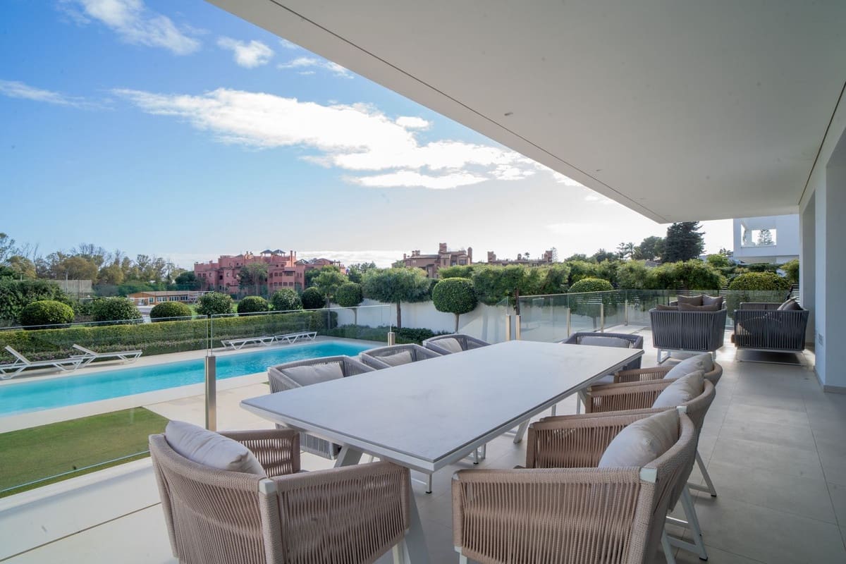 4 bedroom Villa for sale in Marbella with pool garage - € 2,990,000 (Ref: 7546139)