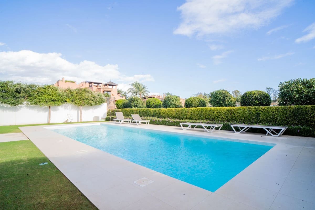 4 bedroom Villa for sale in Marbella with pool garage - € 2,990,000 (Ref: 7546139)