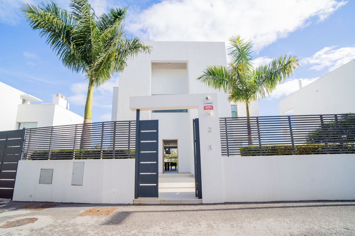4 bedroom Villa for sale in Marbella with pool garage - € 2,990,000 (Ref: 7546139)