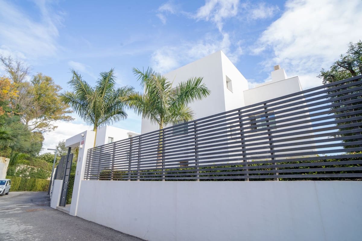 4 bedroom Villa for sale in Marbella with pool garage - € 2,990,000 (Ref: 7546139)