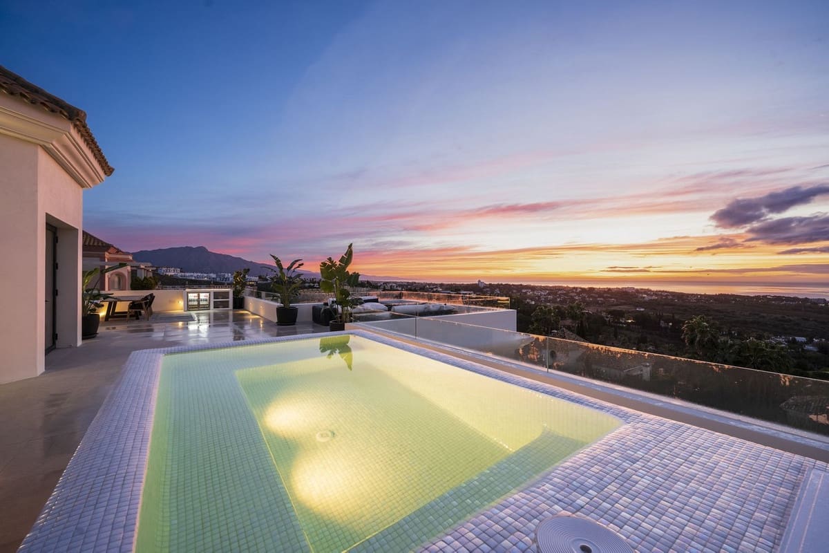 6 bedroom Villa for sale in Benahavis with pool garage - € 9,950,000 (Ref: 7546140)