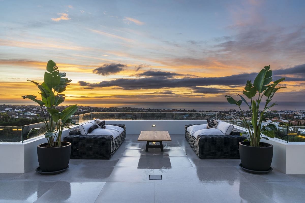 6 bedroom Villa for sale in Benahavis with pool garage - € 9,950,000 (Ref: 7546140)