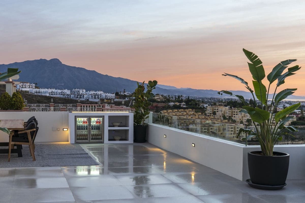 6 bedroom Villa for sale in Benahavis with pool garage - € 9,950,000 (Ref: 7546140)