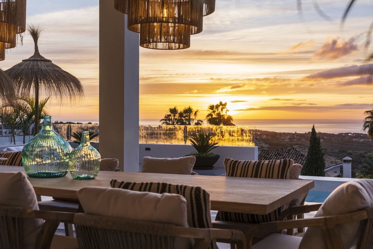 6 bedroom Villa for sale in Benahavis with pool garage - € 9,950,000 (Ref: 7546140)