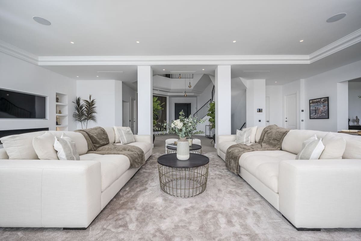 6 bedroom Villa for sale in Benahavis with pool garage - € 9,950,000 (Ref: 7546140)