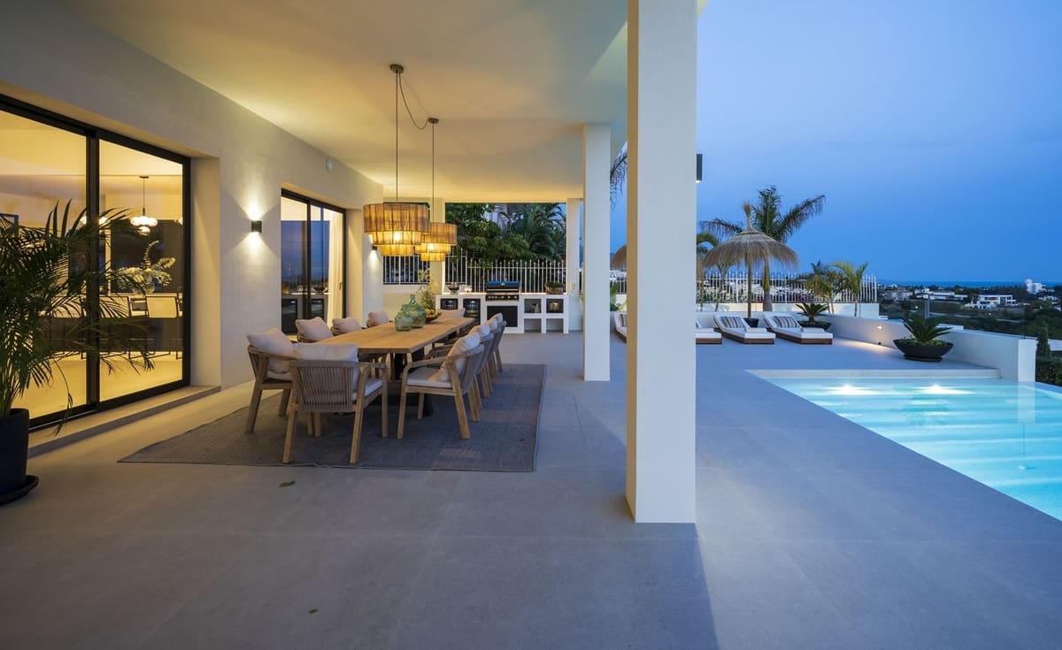 6 bedroom Villa for sale in Benahavis with pool garage - € 9,950,000 (Ref: 7546140)