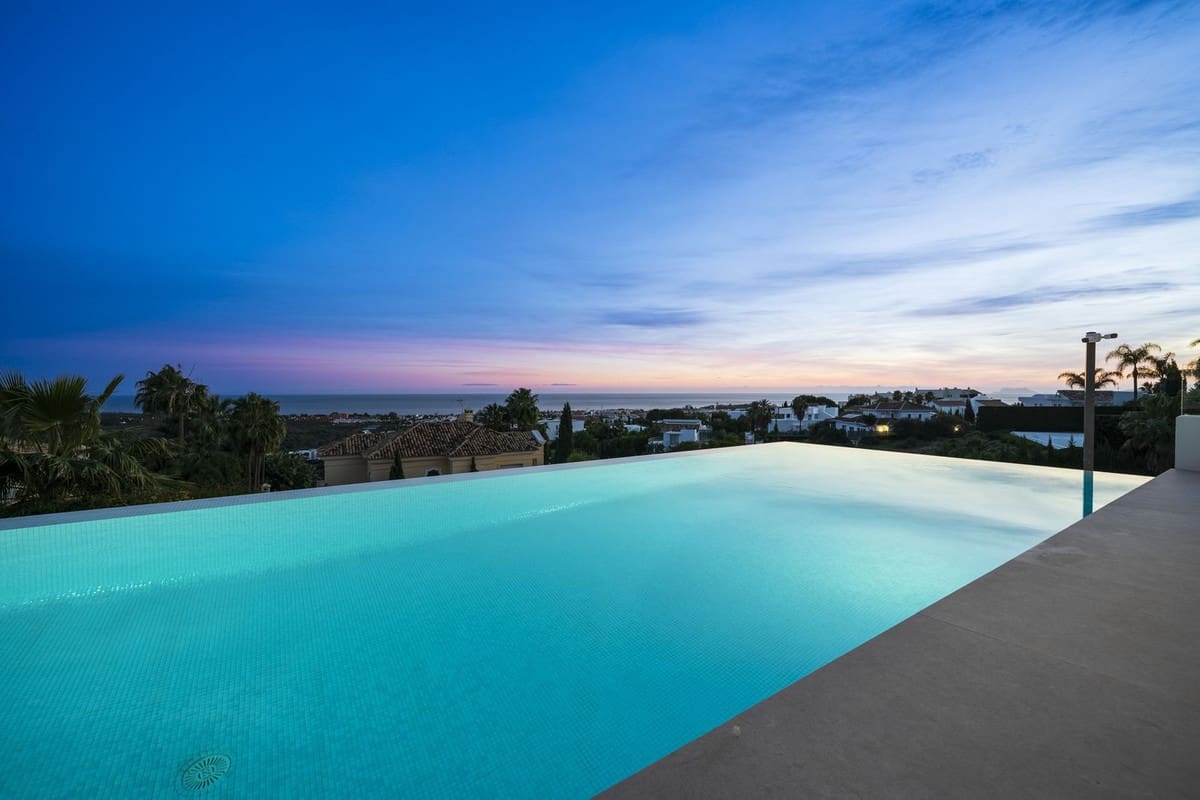 6 bedroom Villa for sale in Benahavis with pool garage - € 9,950,000 (Ref: 7546140)