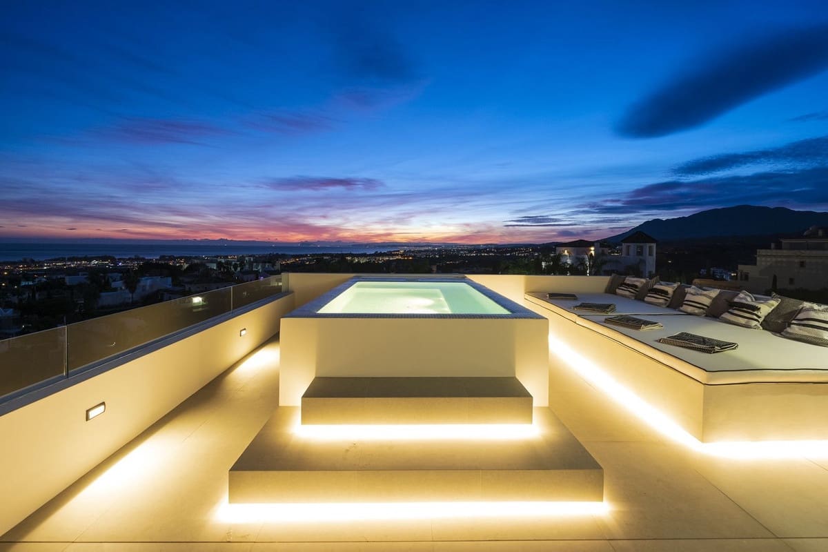 6 bedroom Villa for sale in Benahavis with pool garage - € 9,950,000 (Ref: 7546140)