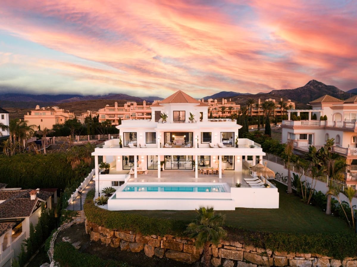 6 bedroom Villa for sale in Benahavis with pool garage - € 9,950,000 (Ref: 7546140)