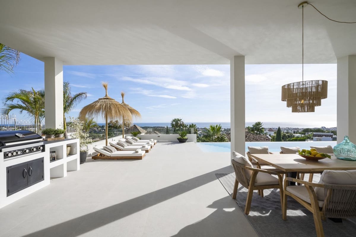 6 bedroom Villa for sale in Benahavis with pool garage - € 9,950,000 (Ref: 7546140)