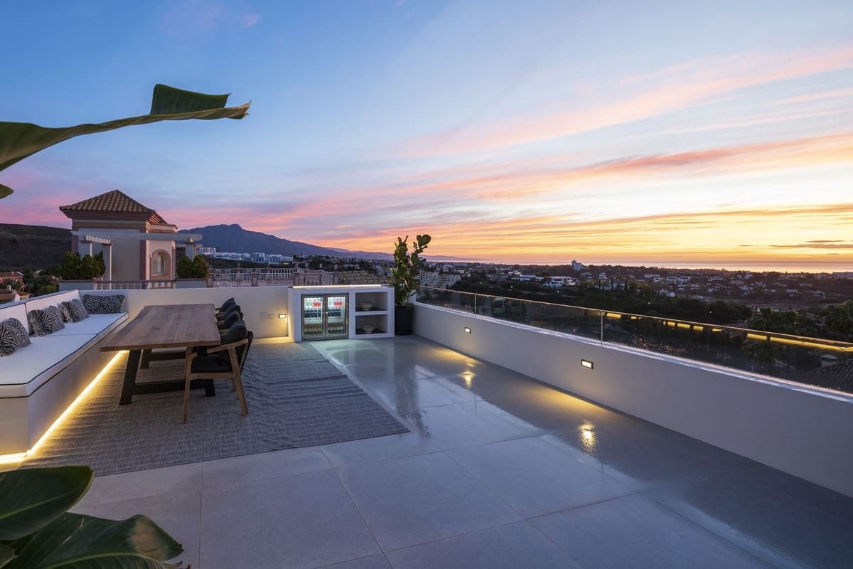 6 bedroom Villa for sale in Benahavis with pool garage - € 9,950,000 (Ref: 7546140)