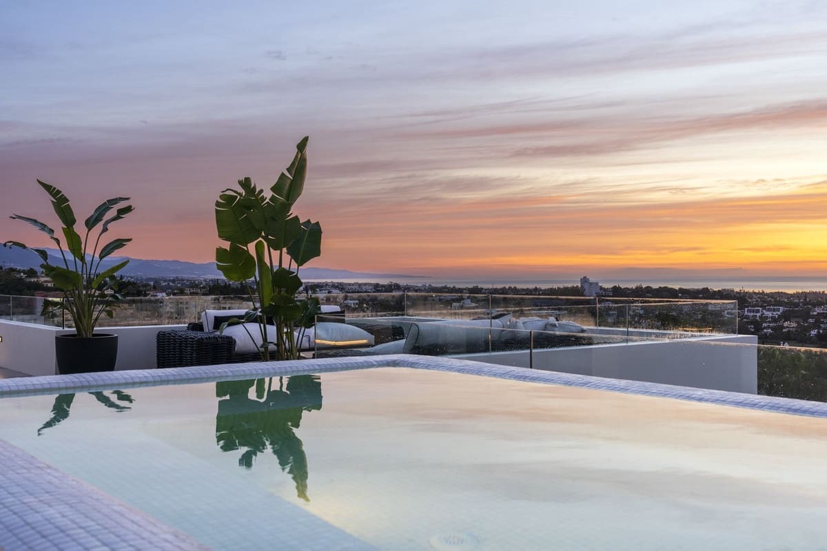 6 bedroom Villa for sale in Benahavis with pool garage - € 9,950,000 (Ref: 7546140)