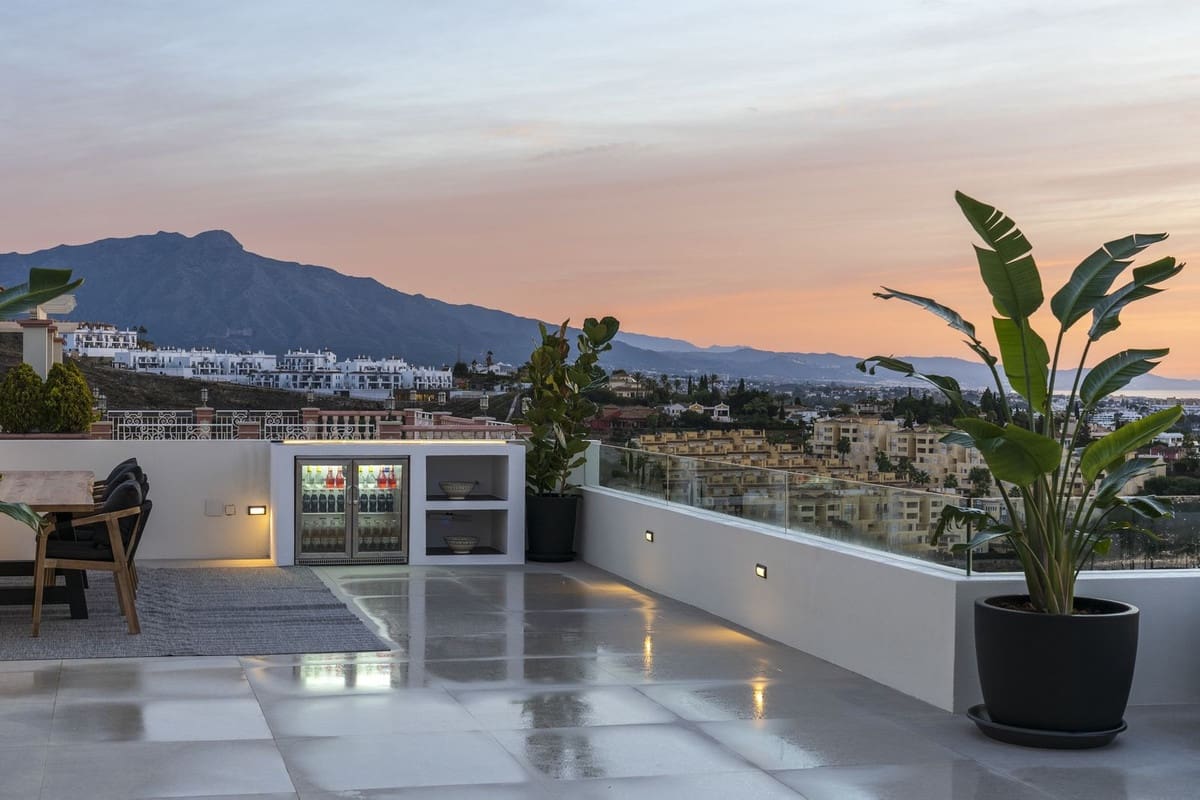 6 bedroom Villa for sale in Benahavis with pool garage - € 9,950,000 (Ref: 7546140)