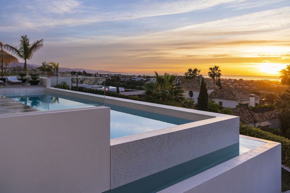 6 bedroom Villa for sale in Benahavis with pool garage - € 9,950,000 (Ref: 7546140)