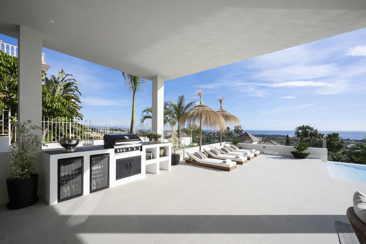6 bedroom Villa for sale in Benahavis with pool garage - € 9,950,000 (Ref: 7546140)