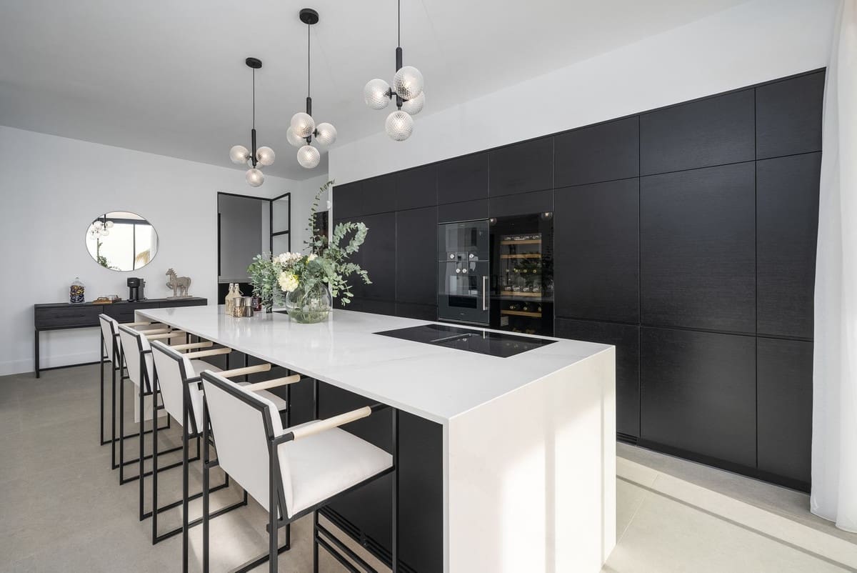 6 bedroom Villa for sale in Benahavis with pool garage - € 9,950,000 (Ref: 7546140)