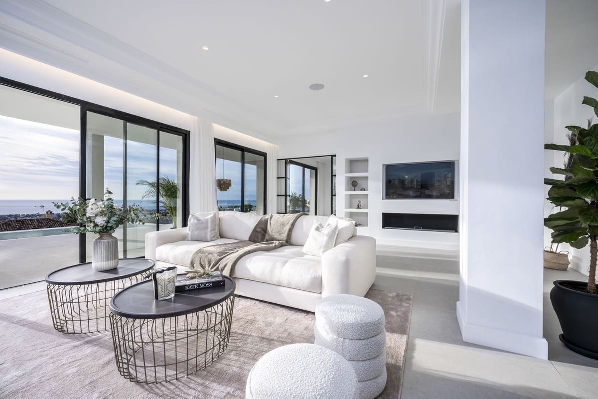 6 bedroom Villa for sale in Benahavis with pool garage - € 9,950,000 (Ref: 7546140)